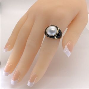 14K YELLOW GOLD AKOYA PEARL and BLACK ENAMEL RING Sz6.25
